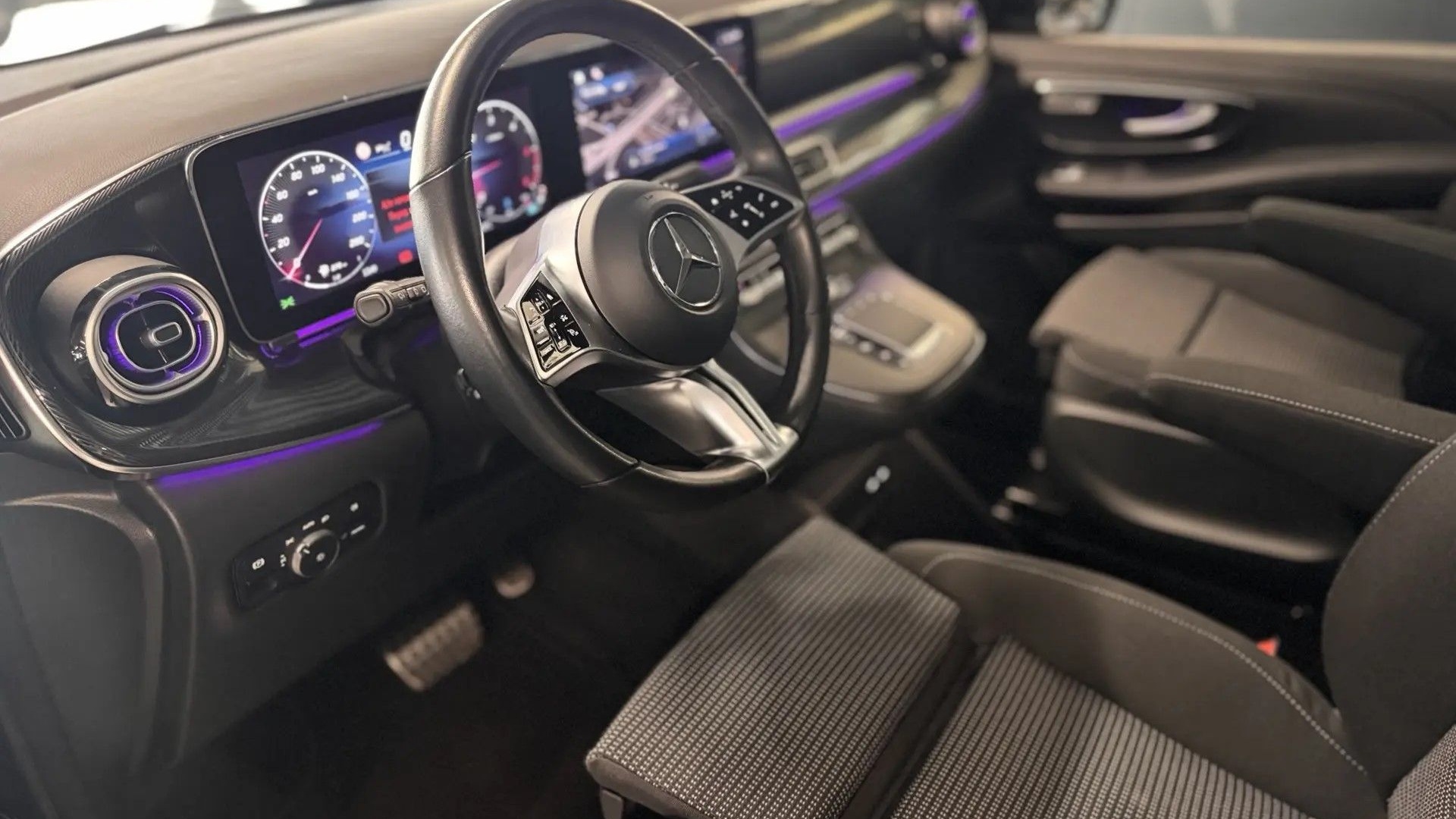 Mercedes-Benz двигатель 2.1 литра (190 л.с.) Синий