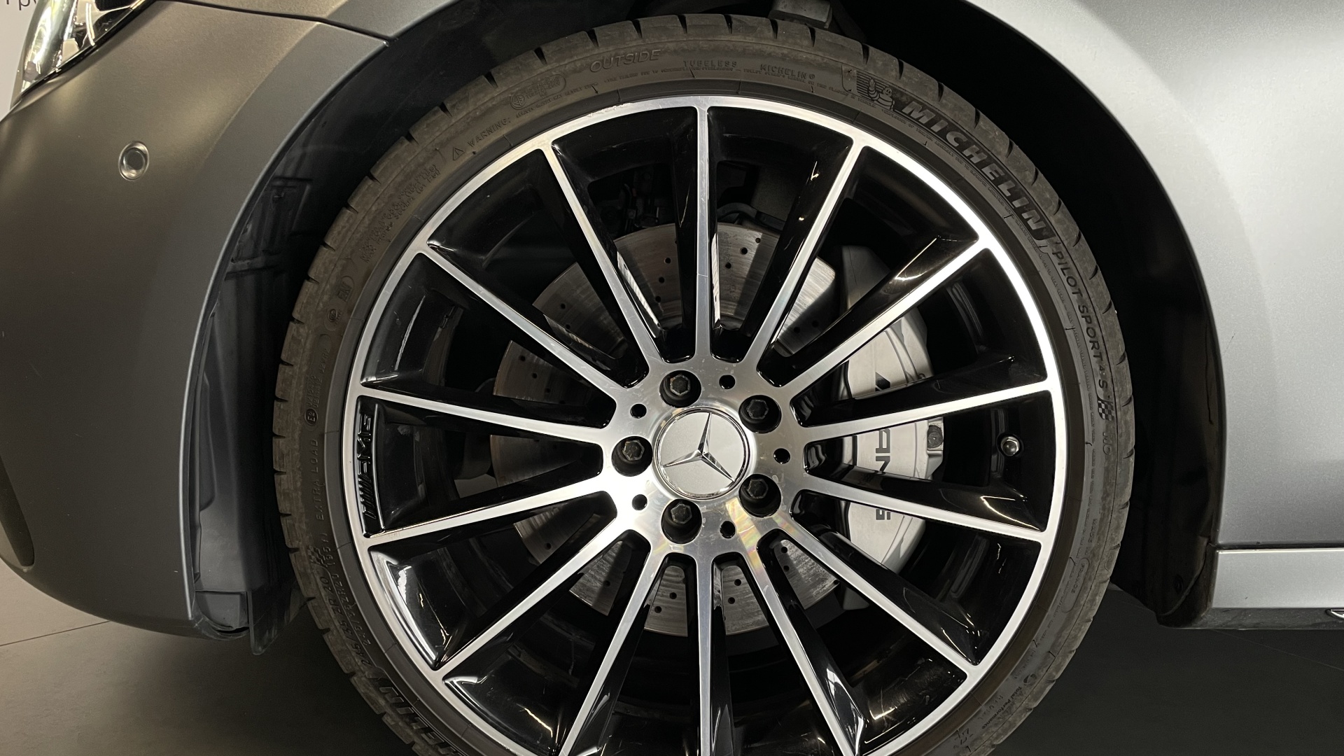 Mercedes-Benz AMG E 53 4MATIC двигатель 3 литра (435 л.с.) Серый