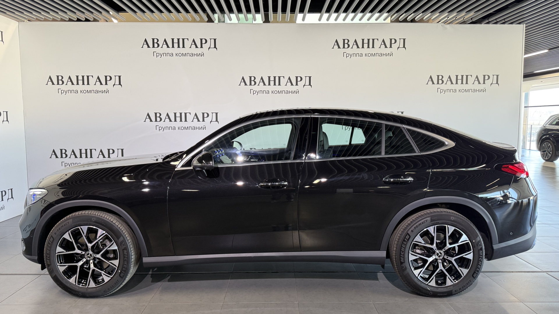 Mercedes-Benz GLC 300 4MATIC Coupe двигатель 2 литра (249 л.с.) Черный