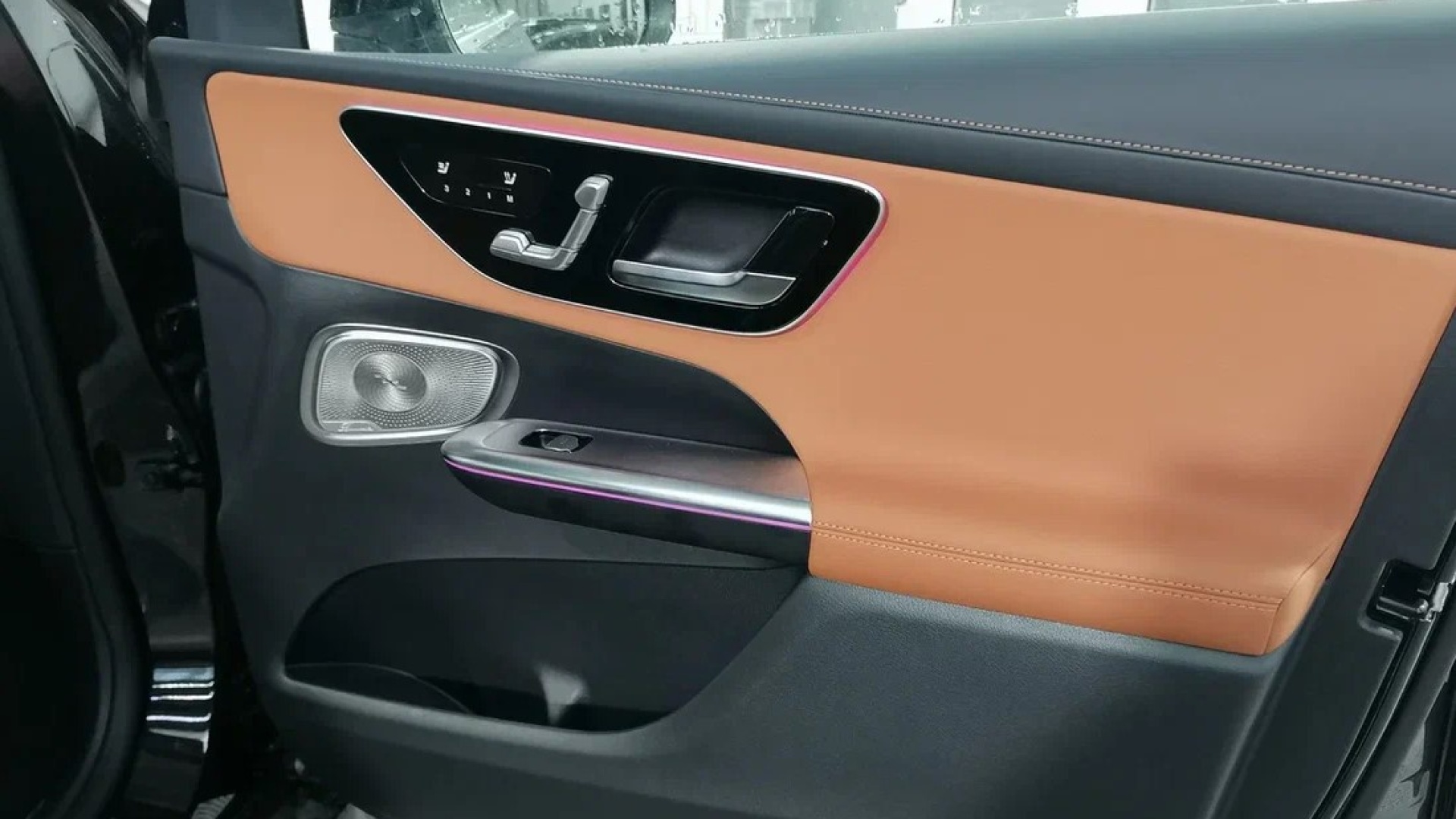 Mercedes-Benz GLC 300 4MATIC комплектация Sport Plus двигатель 2 литра (245 л.с.) Черный