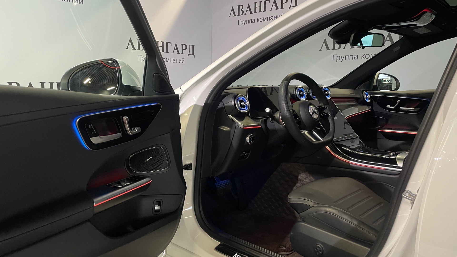 Mercedes-Benz C 260 L двигатель 1.5 литра (204 л.с.) Белый