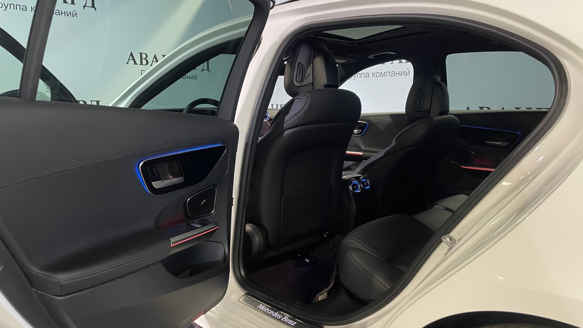 Mercedes-Benz C 260 L двигатель 1.5 литра (204 л.с.) Белый