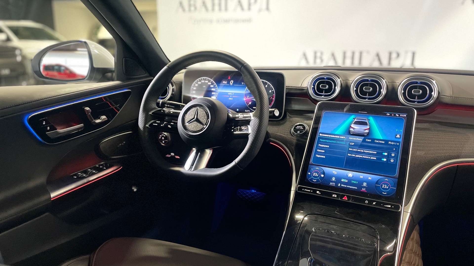 Mercedes-Benz C 260 L двигатель 1.5 литра (204 л.с.) Белый