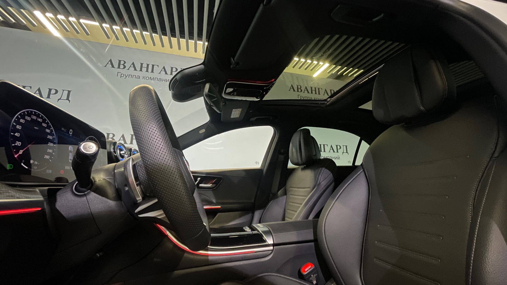 Mercedes-Benz C 260 L двигатель 1.5 литра (204 л.с.) Белый