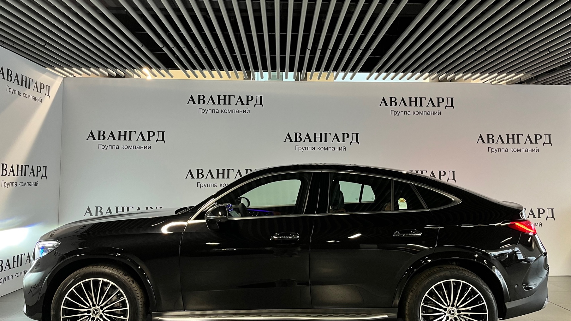 Mercedes-Benz GLC 300 4MATIC купе комплектация Sport Plus двигатель 2 литра (249 л.с.) Черный