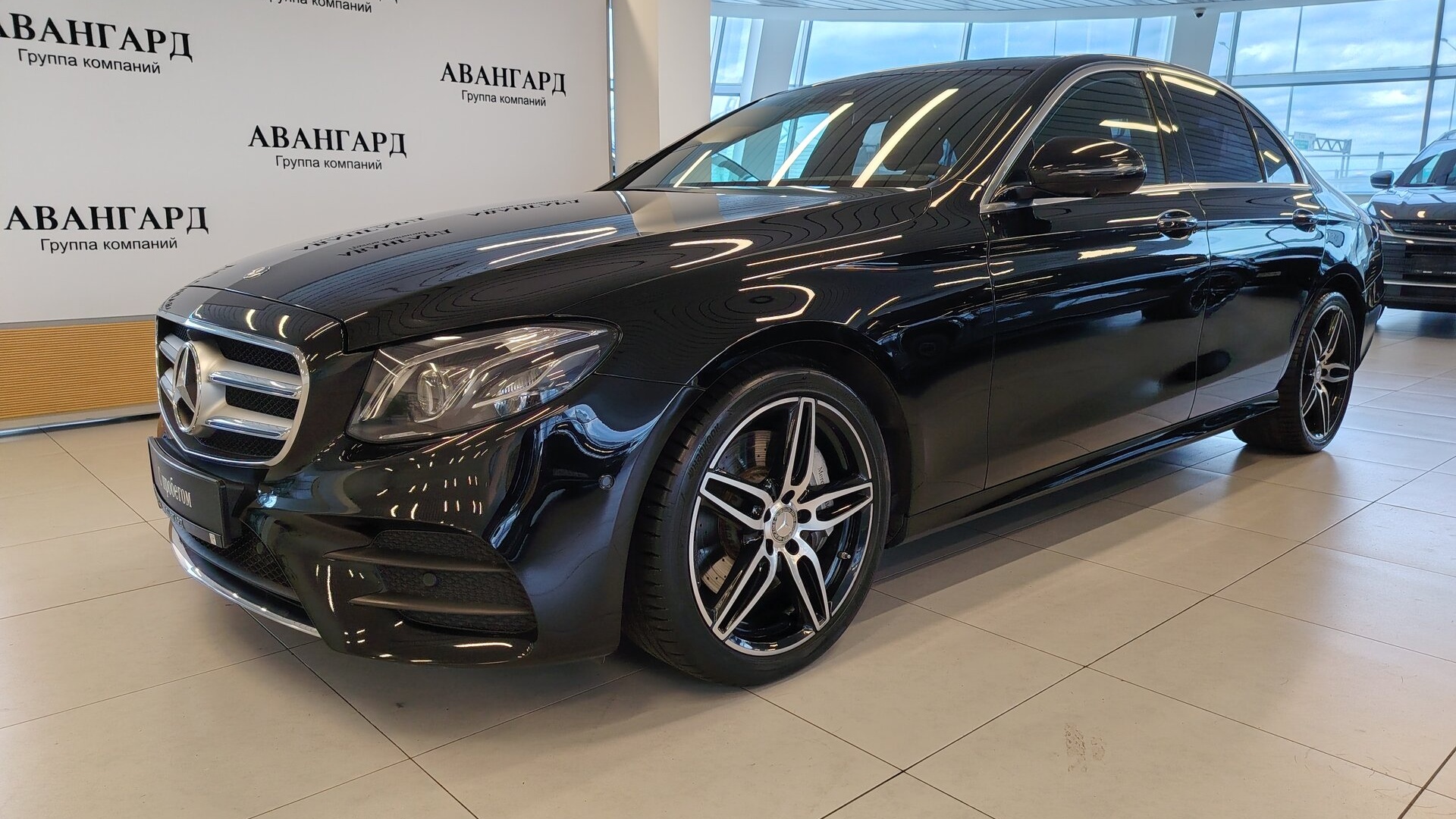 Mercedes-Benz E 400 4MATIC комплектация Sport двигатель 3 литра (333 л.с.) Черный