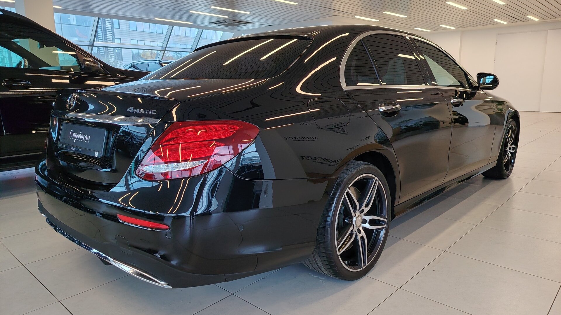 Mercedes-Benz E 400 4MATIC комплектация Sport двигатель 3 литра (333 л.с.) Черный