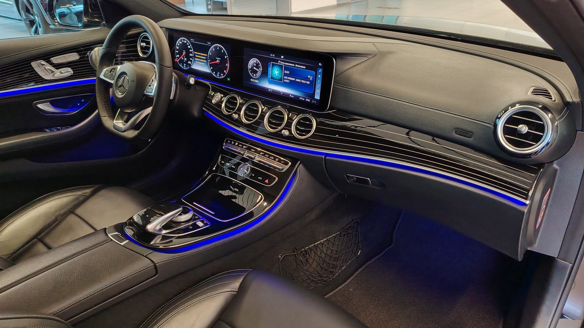 Mercedes-Benz E 400 4MATIC комплектация Sport двигатель 3 литра (333 л.с.) Черный