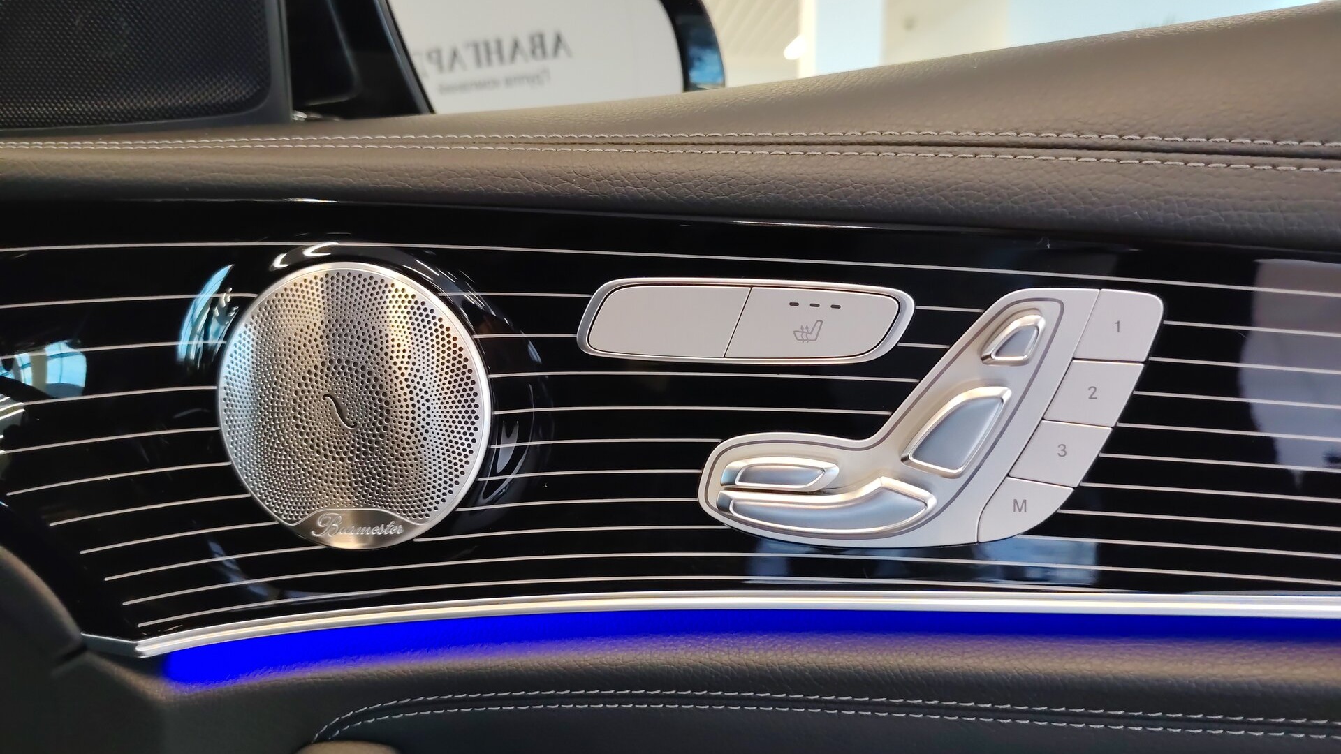 Mercedes-Benz E 400 4MATIC комплектация Sport двигатель 3 литра (333 л.с.) Черный