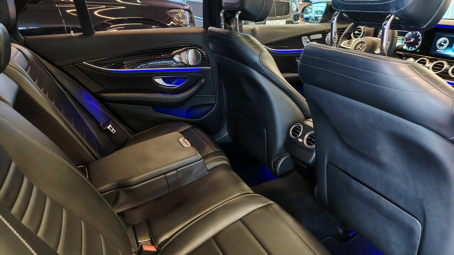 Mercedes-Benz E 400 4MATIC комплектация Sport двигатель 3 литра (333 л.с.) Черный