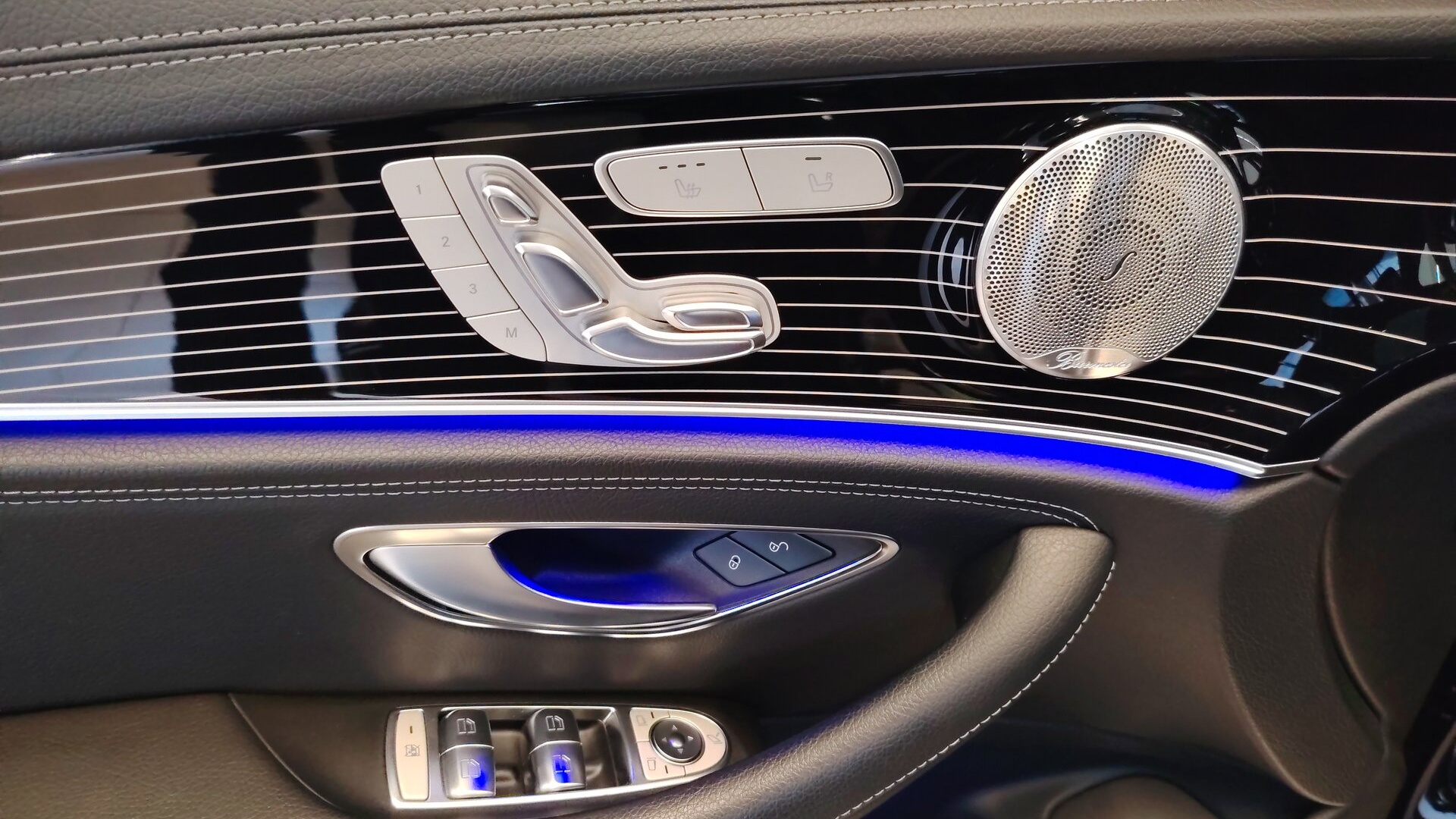 Mercedes-Benz E 400 4MATIC комплектация Sport двигатель 3 литра (333 л.с.) Черный