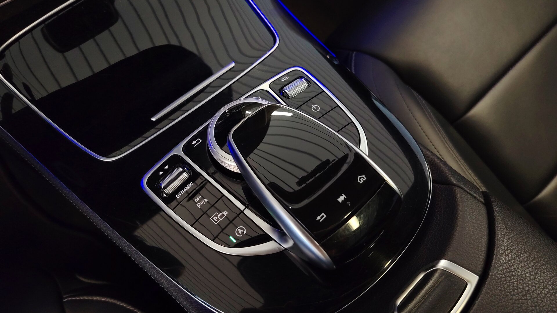 Mercedes-Benz E 400 4MATIC комплектация Sport двигатель 3 литра (333 л.с.) Черный