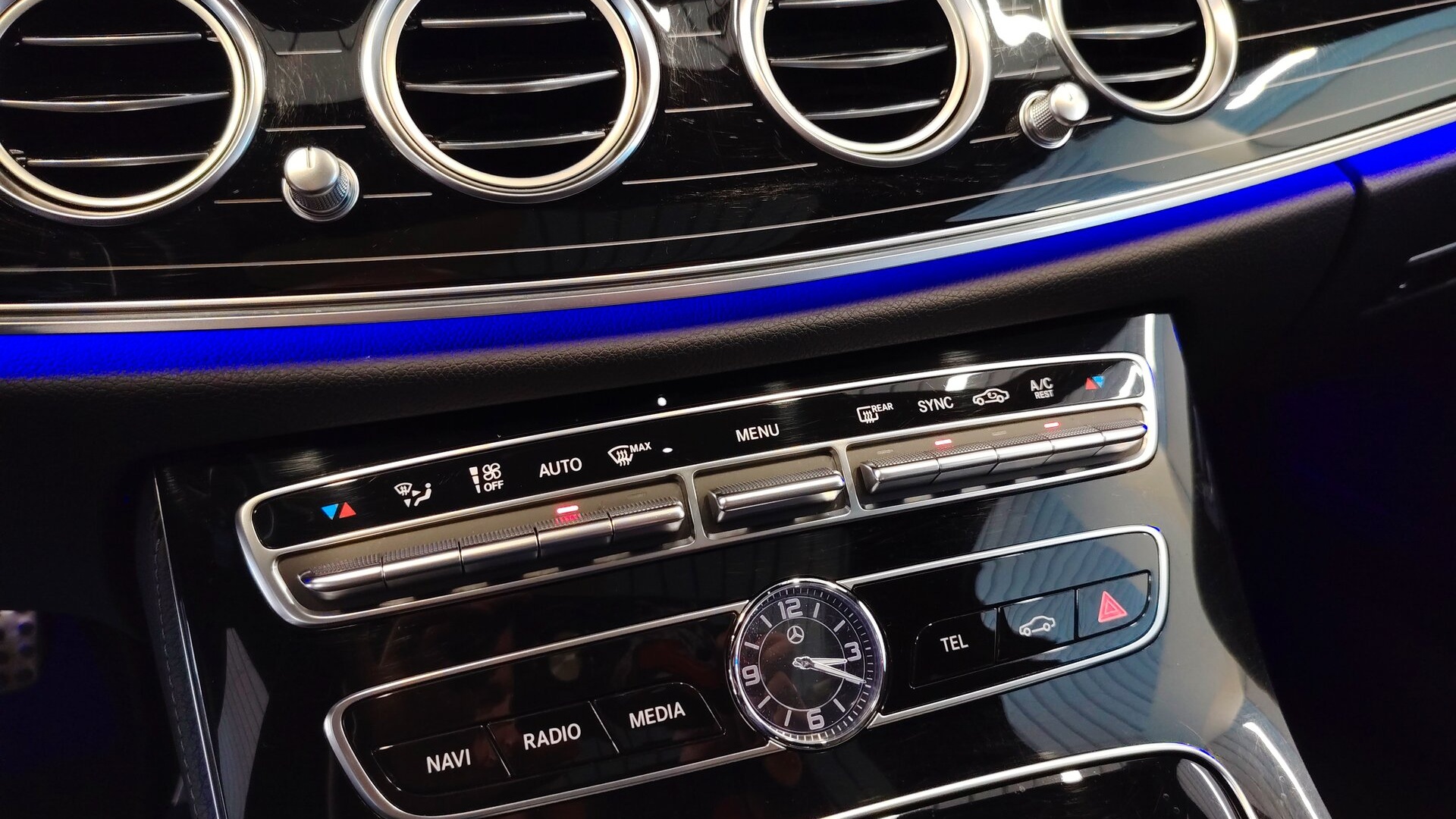 Mercedes-Benz E 400 4MATIC комплектация Sport двигатель 3 литра (333 л.с.) Черный