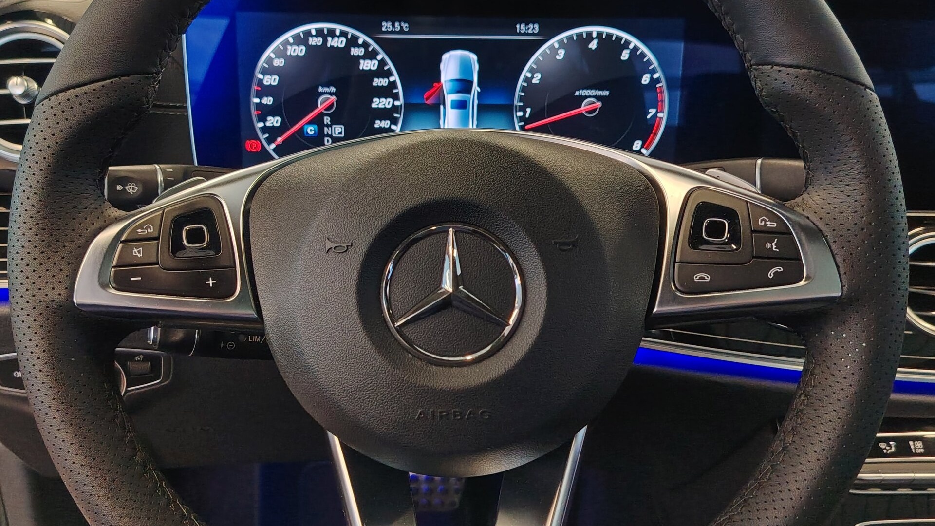 Mercedes-Benz E 400 4MATIC комплектация Sport двигатель 3 литра (333 л.с.) Черный