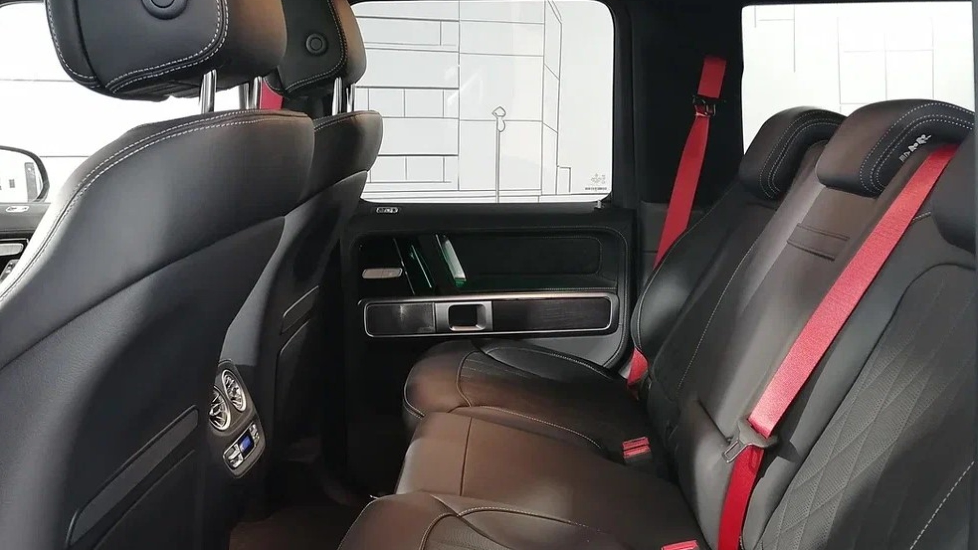 Mercedes-Benz G 450 d комплектация Sport Plus двигатель 3 литра (367 л.с.) Черный