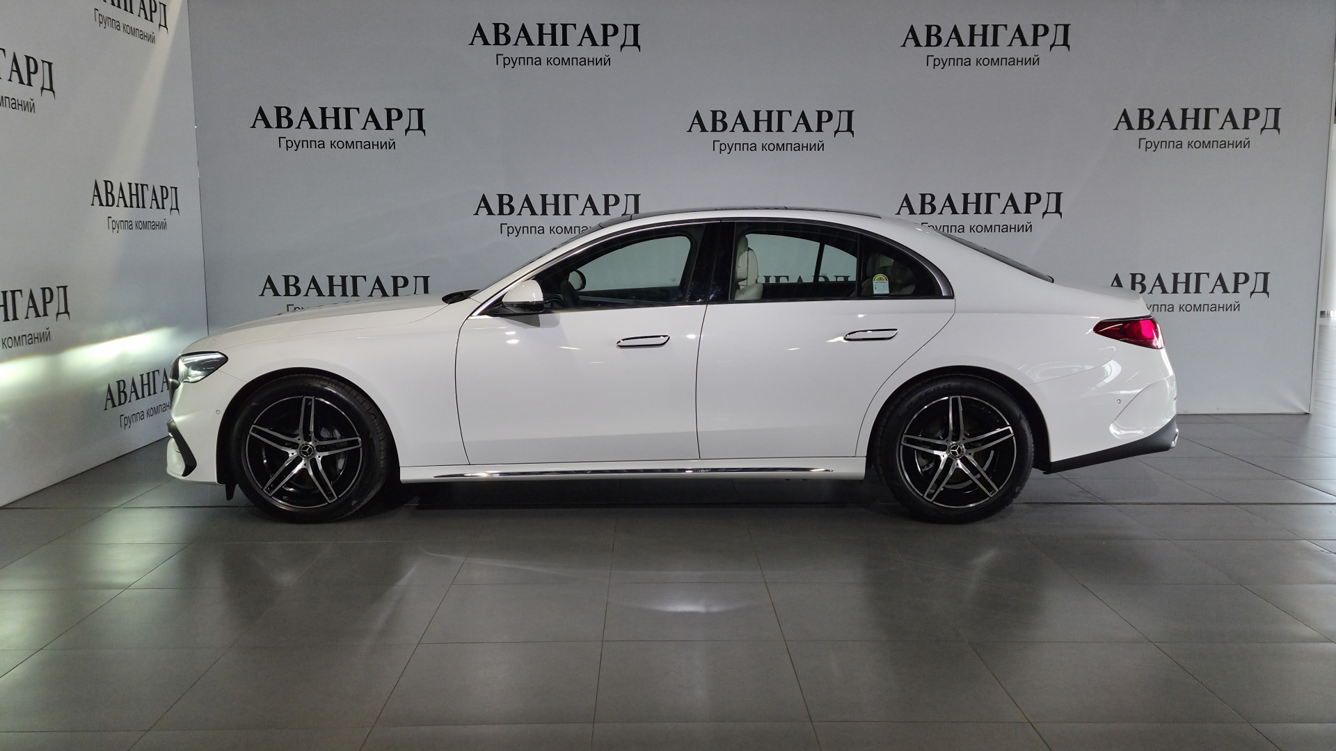 Mercedes-Benz E300 4MATIC комплектация Sport Plus двигатель 2 литра (258 л.с.) Белый