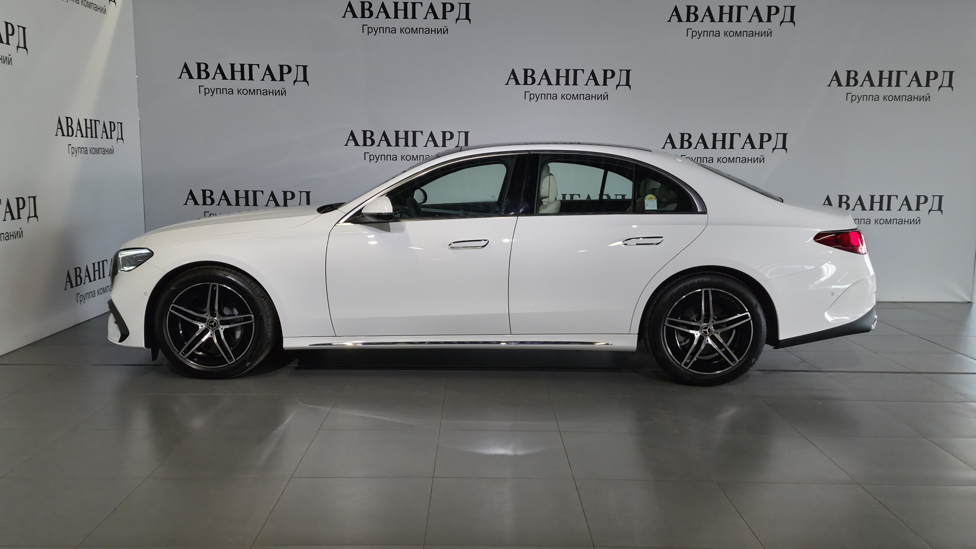 Mercedes-Benz E300 4MATIC комплектация Sport Plus двигатель 2 литра (258 л.с.) Белый