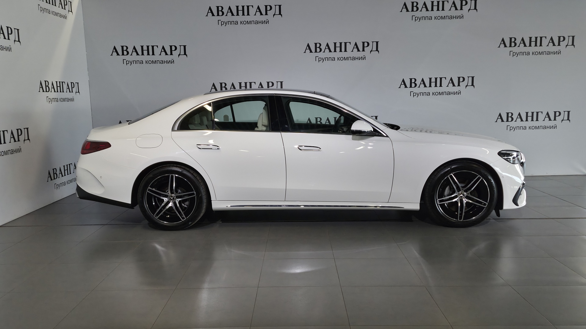 Mercedes-Benz E300 4MATIC комплектация Sport Plus двигатель 2 литра (258 л.с.) Белый