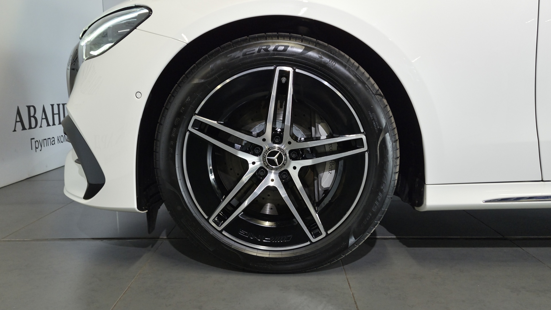 Mercedes-Benz E300 4MATIC комплектация Sport Plus двигатель 2 литра (258 л.с.) Белый