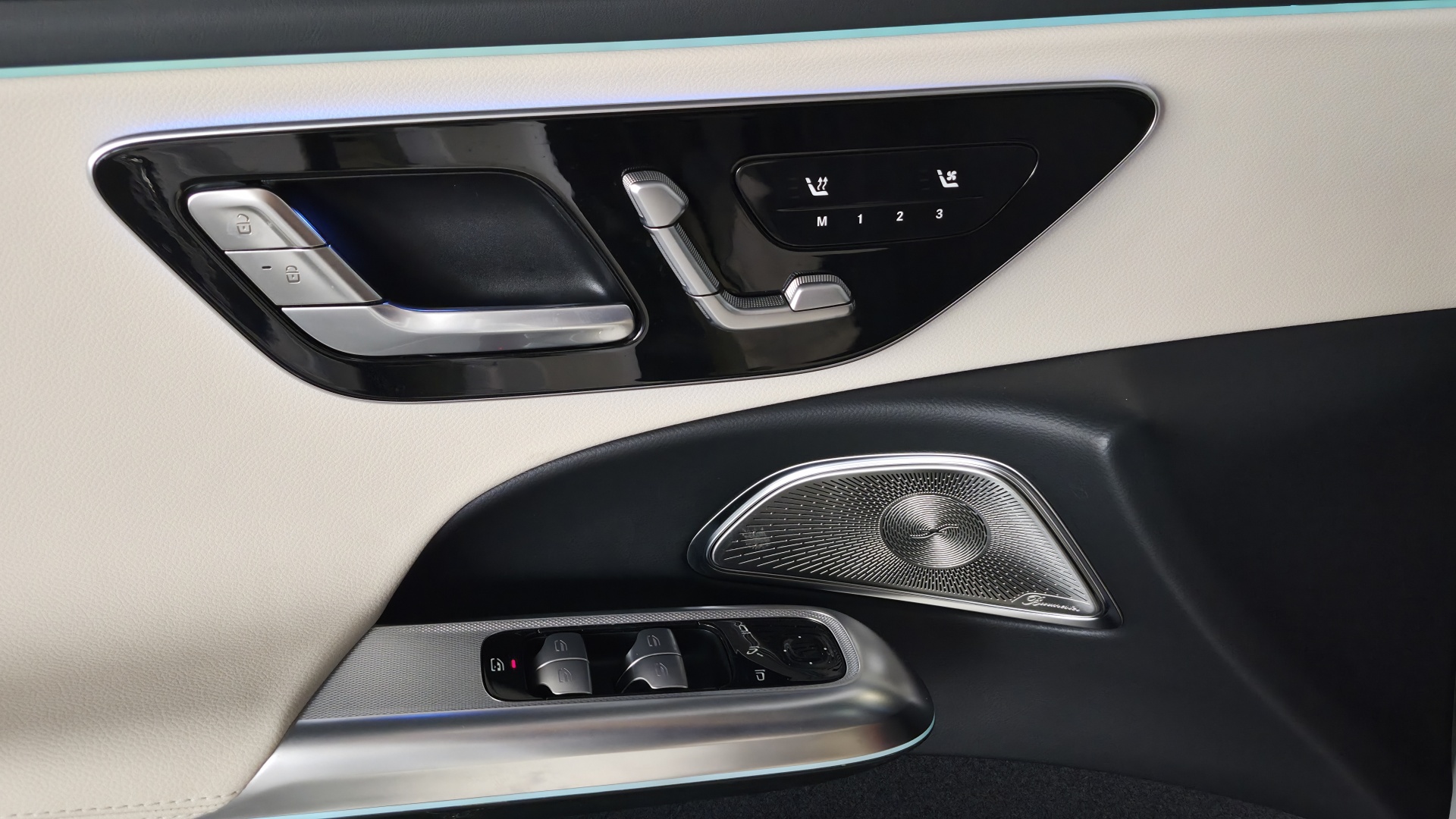 Mercedes-Benz E300 4MATIC комплектация Sport Plus двигатель 2 литра (258 л.с.) Белый