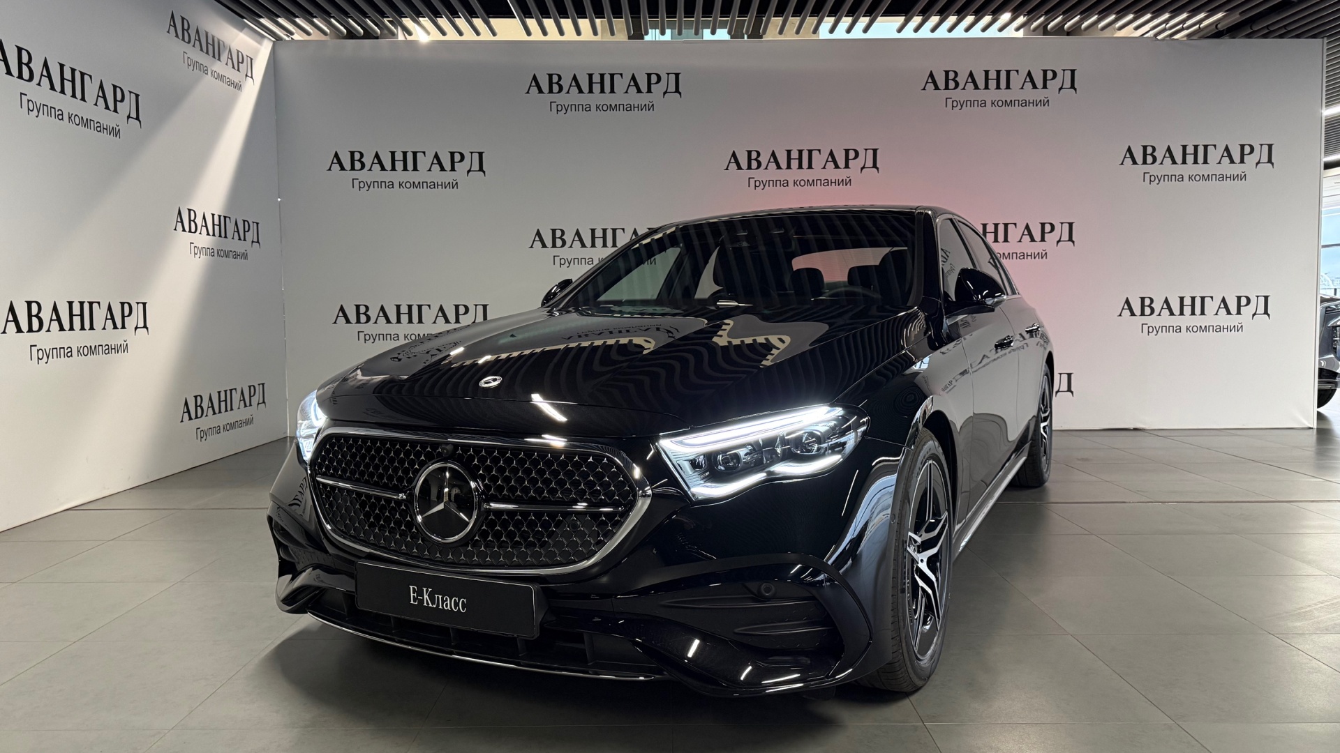 Mercedes-Benz E300 4MATIC двигатель 2 литра (258 л.с.) Черный