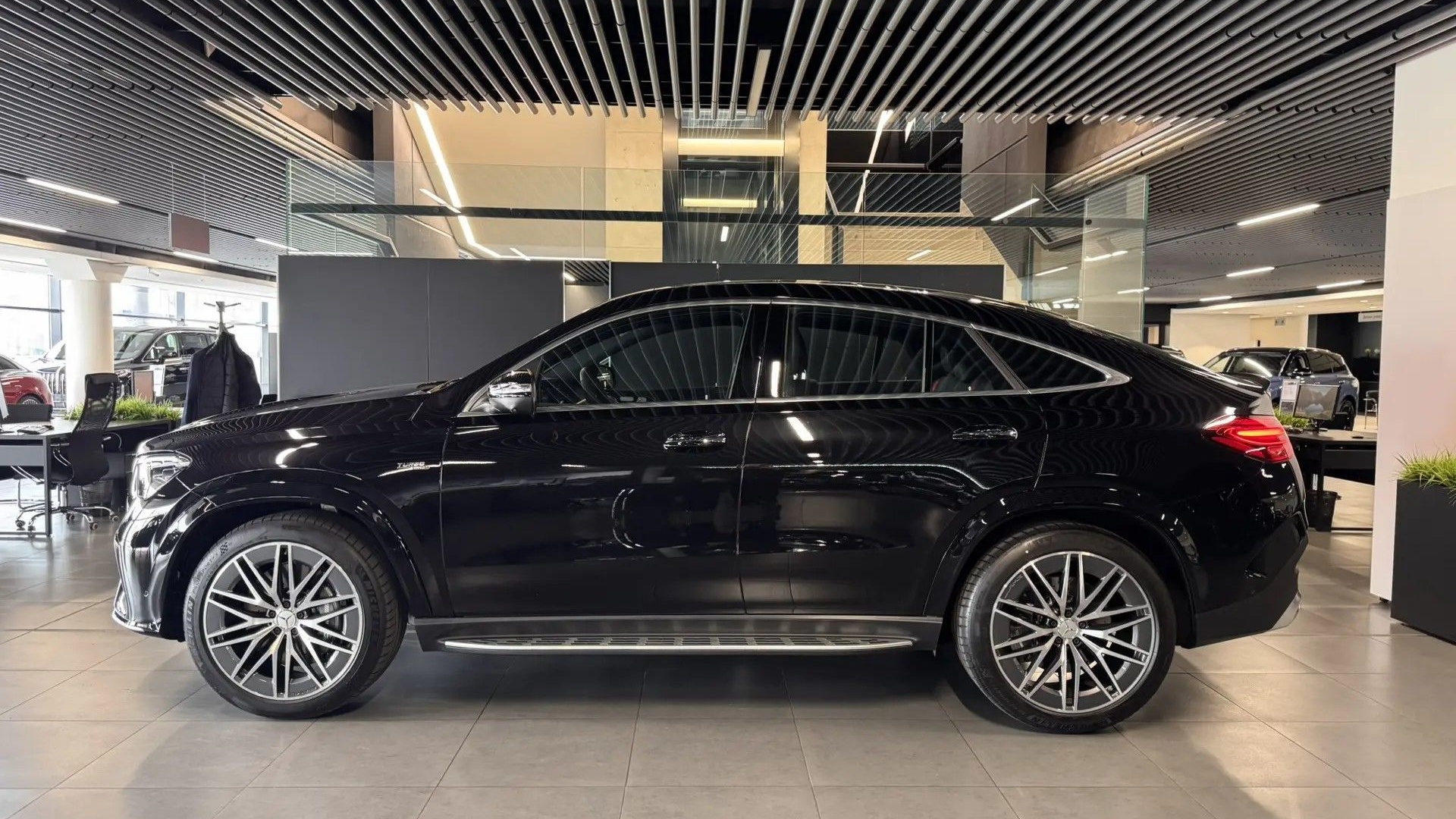 Mercedes-Benz AMG GLE 53 4MATIC+ купе двигатель 3 литра (435 л.с.) Черный