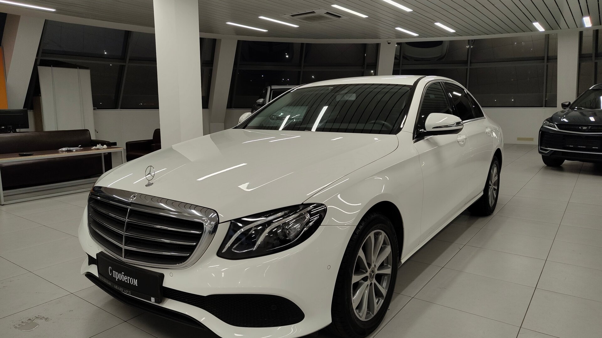 Mercedes-Benz E 200 4MATIC двигатель 2 литра (197 л.с.) Белый