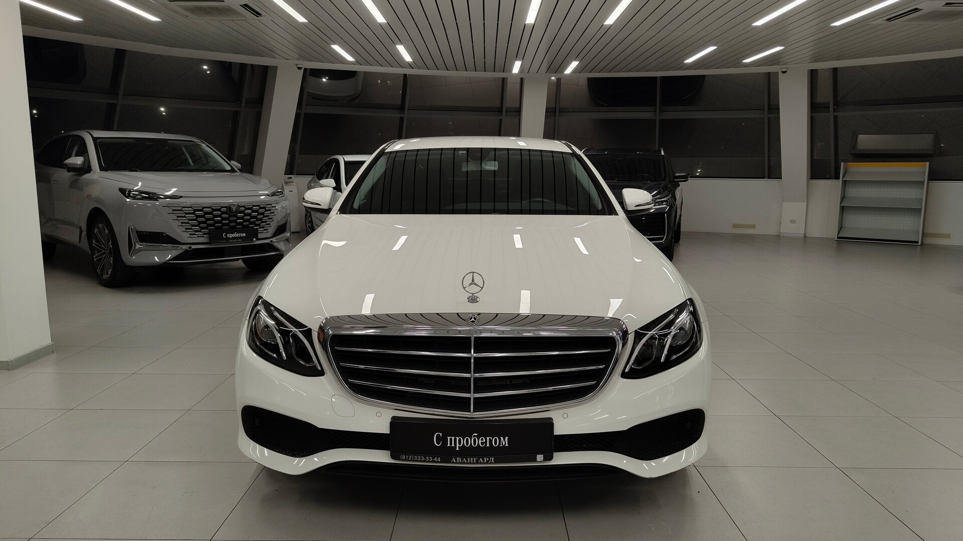 Mercedes-Benz E 200 4MATIC двигатель 2 литра (197 л.с.) Белый