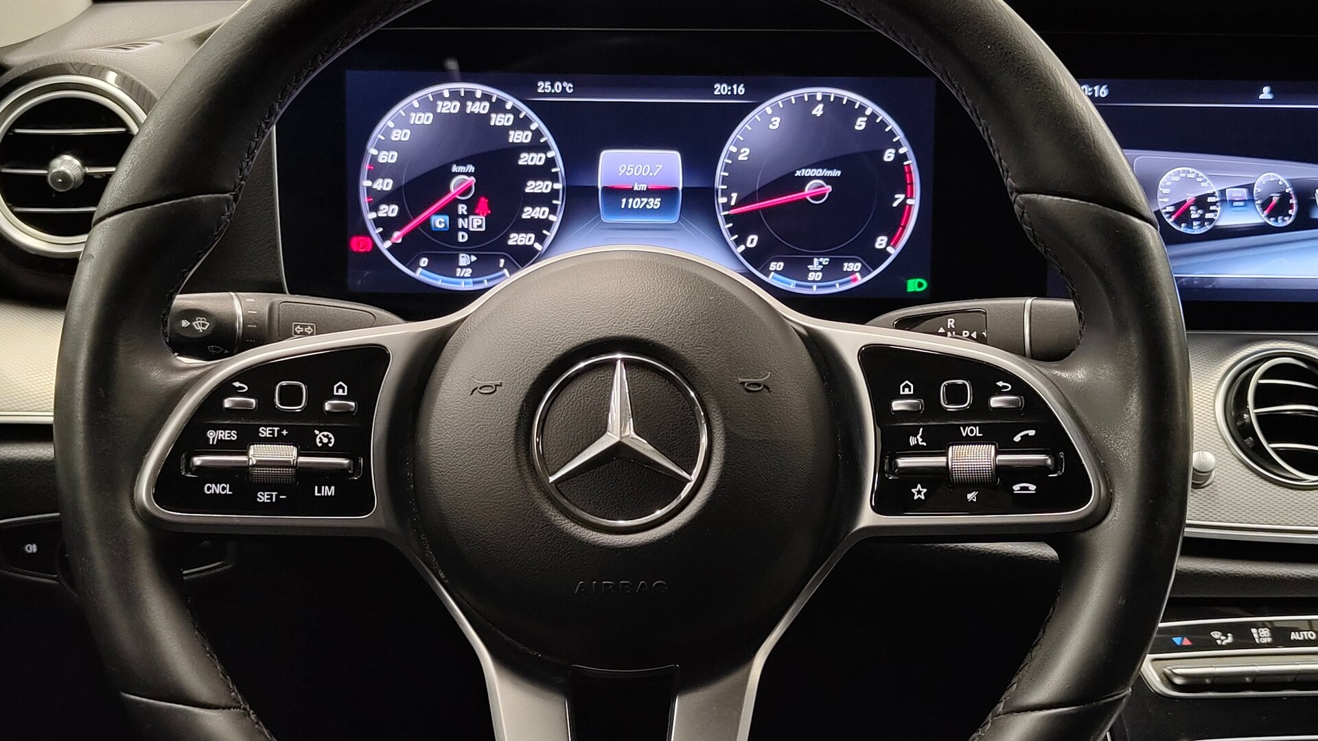 Mercedes-Benz E 200 4MATIC двигатель 2 литра (197 л.с.) Белый