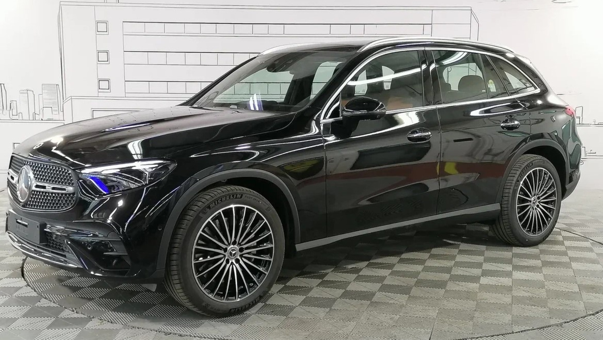 Mercedes-Benz GLC 300 4MATIC комплектация Sport Plus двигатель 2 литра (245 л.с.) Черный
