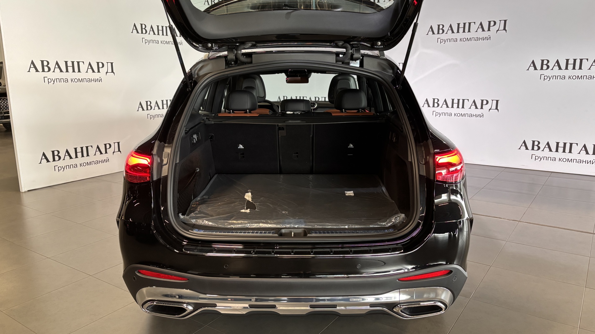 Mercedes-Benz GLC 300 4MATIC комплектация Sport Plus двигатель 2 литра (258 л.с.) Черный
