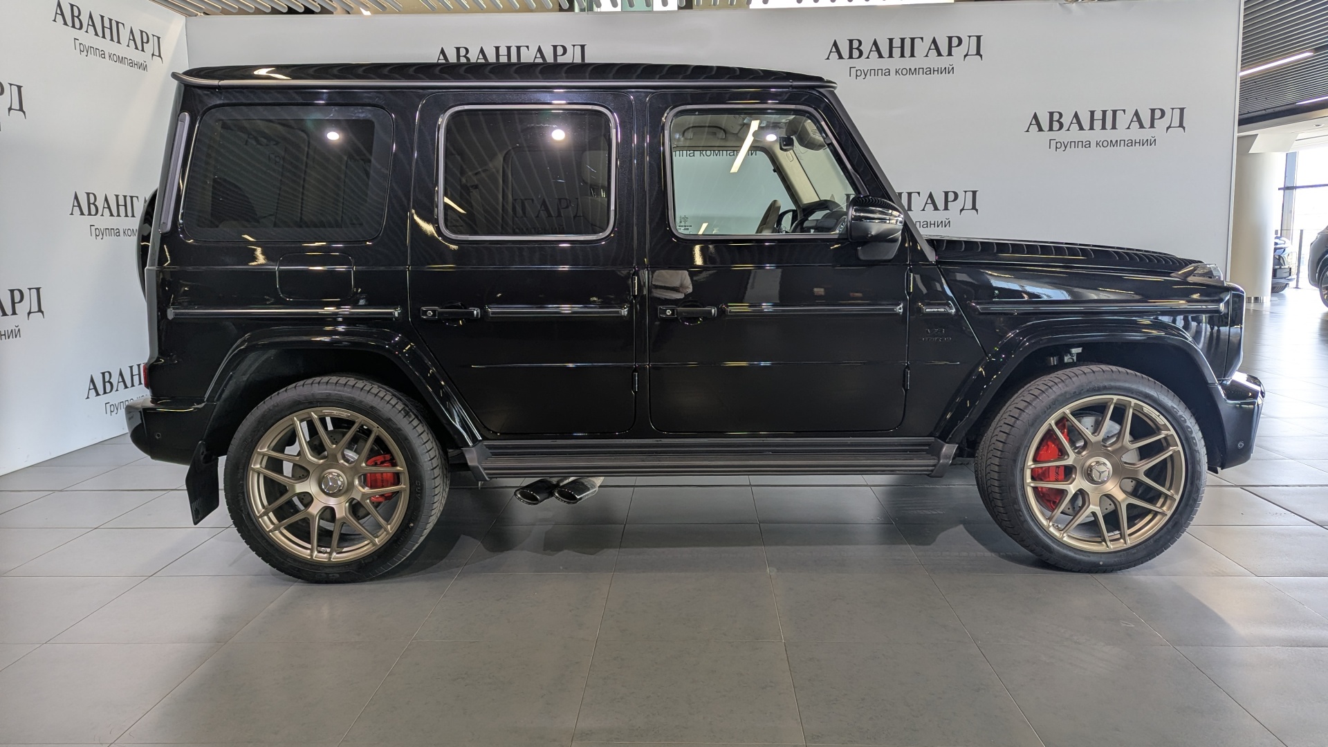 Mercedes-Benz AMG G 63 комплектация AMG G 63 двигатель 4 литра (585 л.с.) Черный