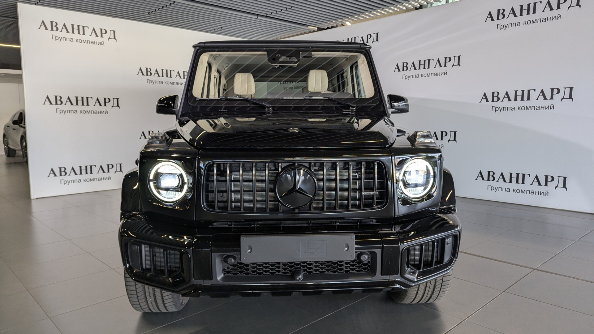 Mercedes-Benz AMG G 63 комплектация AMG G 63 двигатель 4 литра (585 л.с.) Черный