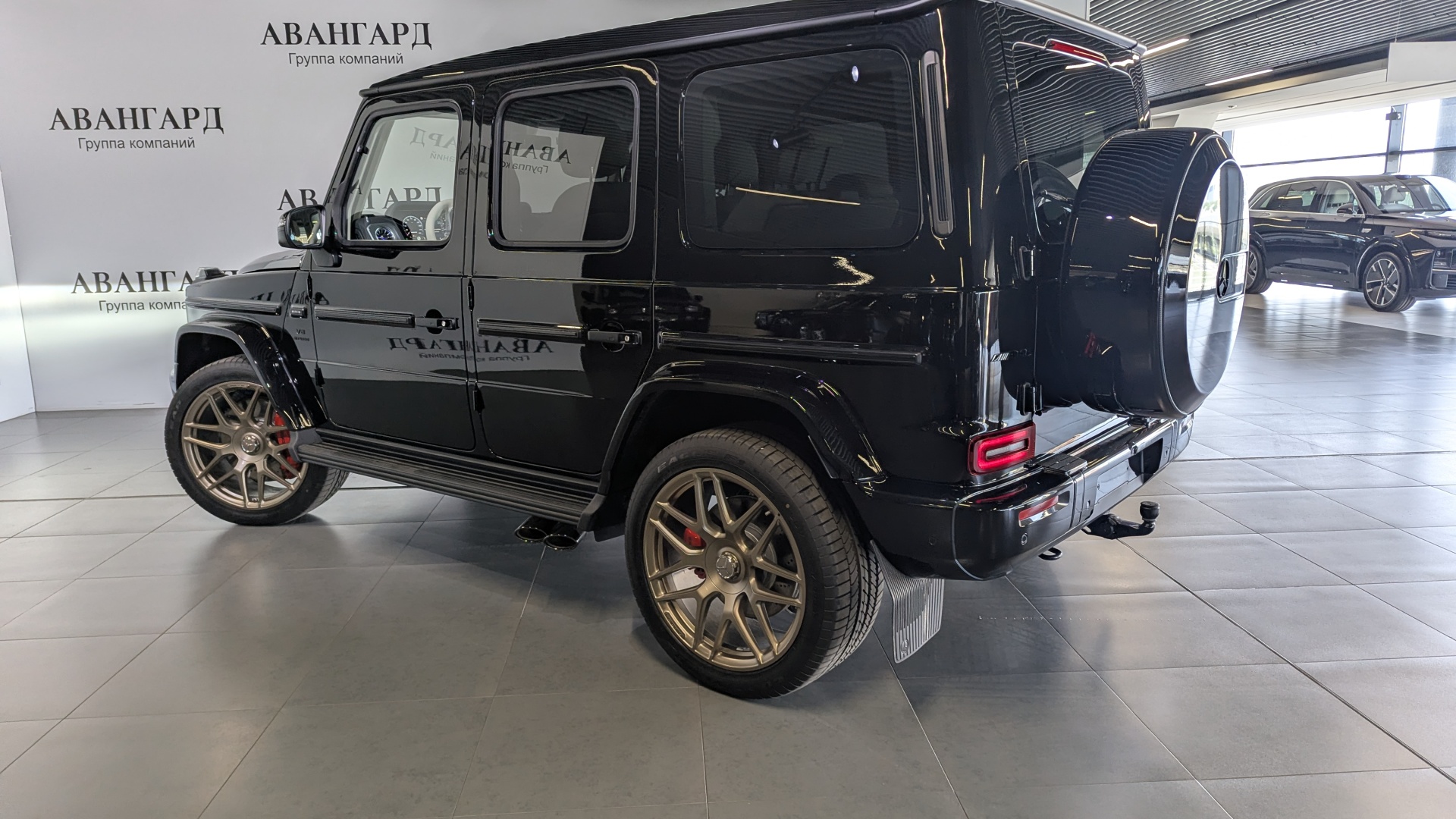 Mercedes-Benz AMG G 63 комплектация AMG G 63 двигатель 4 литра (585 л.с.) Черный