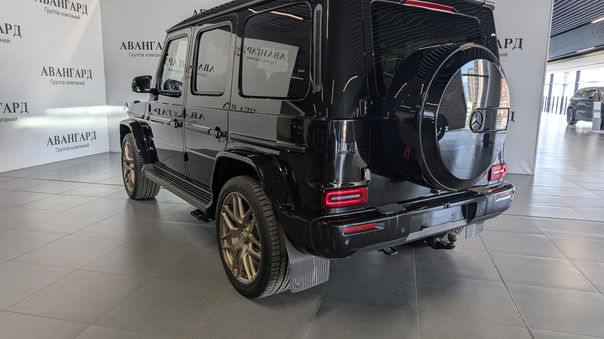 Mercedes-Benz AMG G 63 комплектация AMG G 63 двигатель 4 литра (585 л.с.) Черный