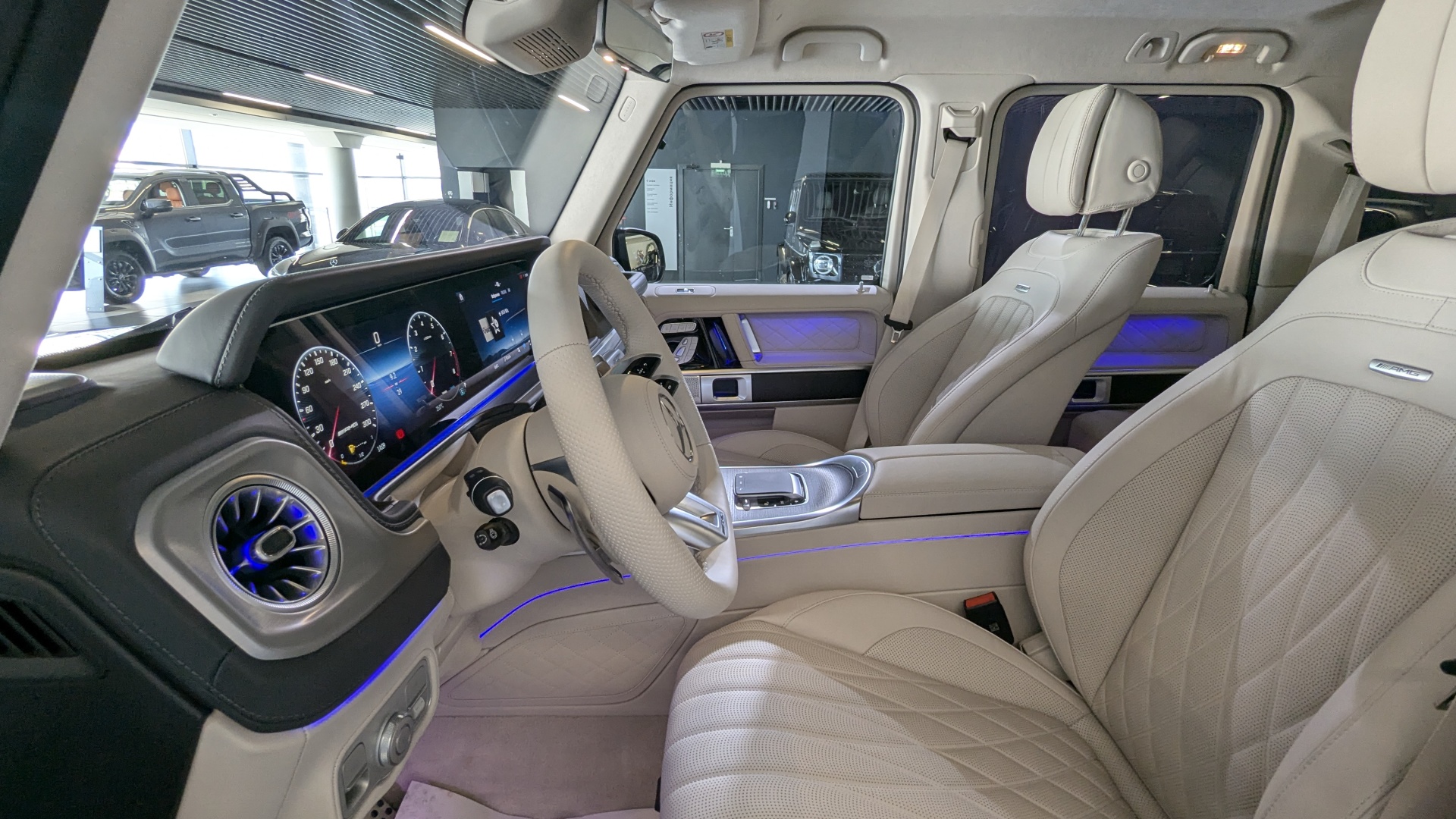 Mercedes-Benz AMG G 63 комплектация AMG G 63 двигатель 4 литра (585 л.с.) Черный