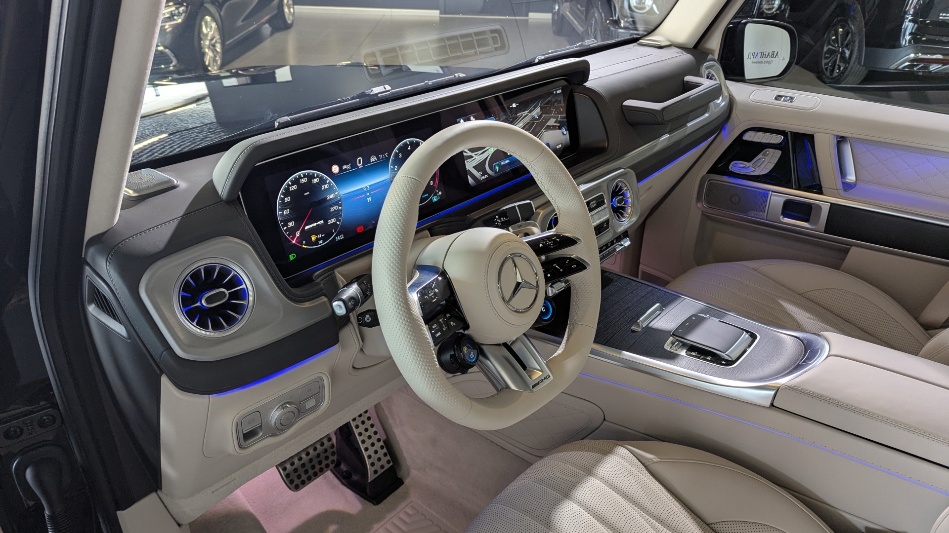 Mercedes-Benz AMG G 63 комплектация AMG G 63 двигатель 4 литра (585 л.с.) Черный
