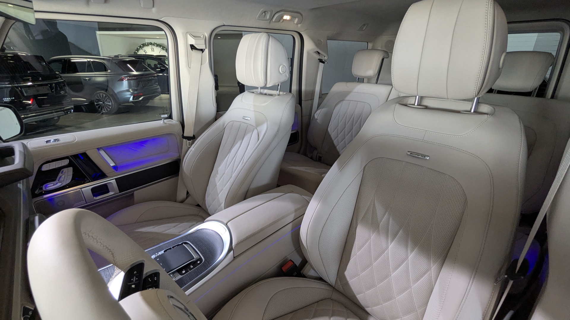 Mercedes-Benz AMG G 63 комплектация AMG G 63 двигатель 4 литра (585 л.с.) Черный
