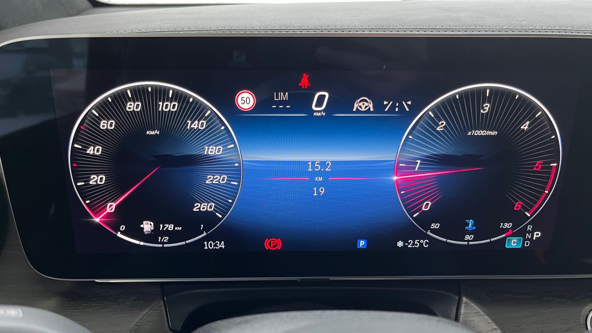 Mercedes-Benz комплектация EXCLUSIVE / L 300 d двигатель 2 литра (237 л.с.) Черный