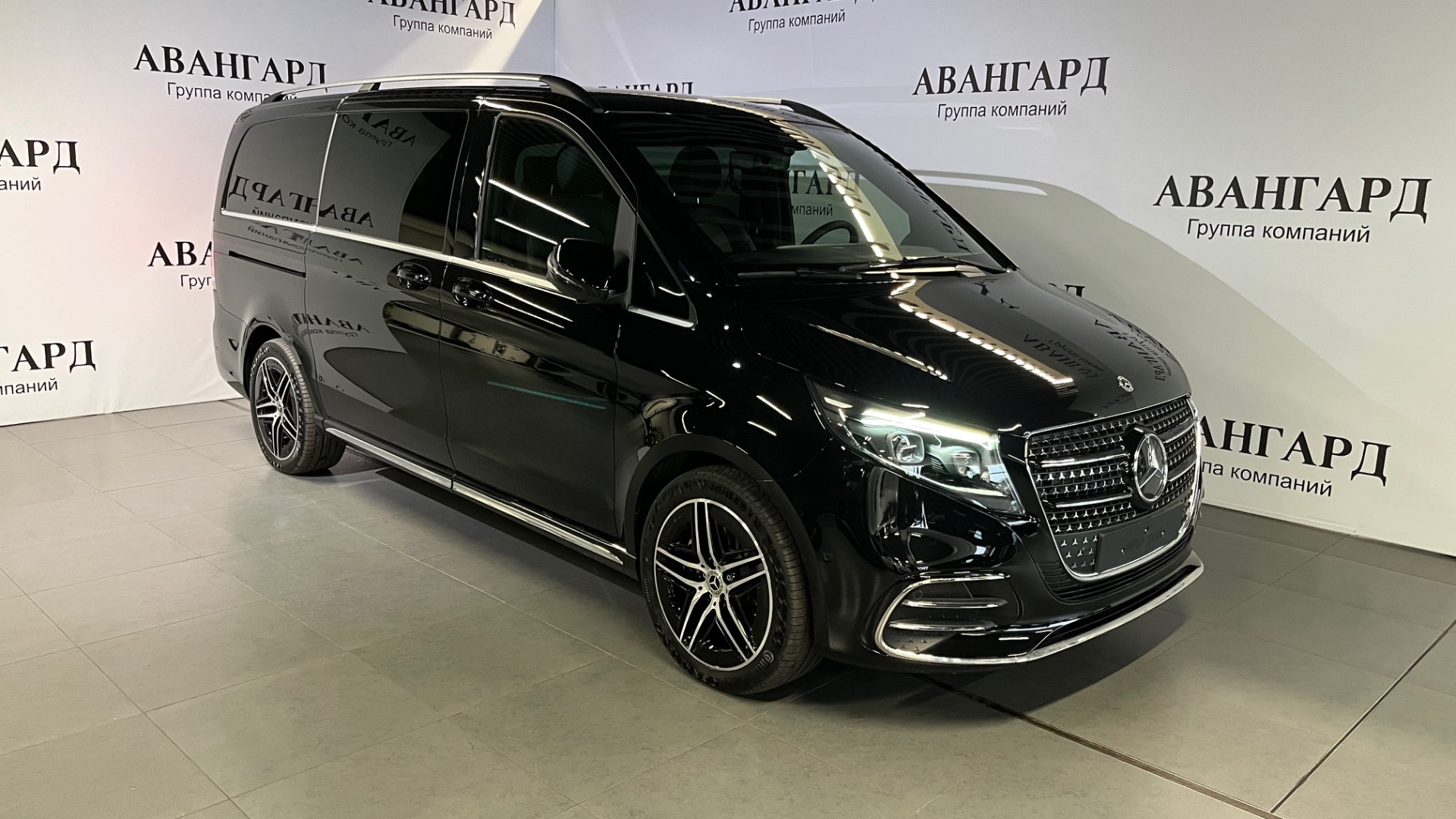 Mercedes-Benz комплектация EXCLUSIVE / L 300 d двигатель 2 литра (237 л.с.) Черный