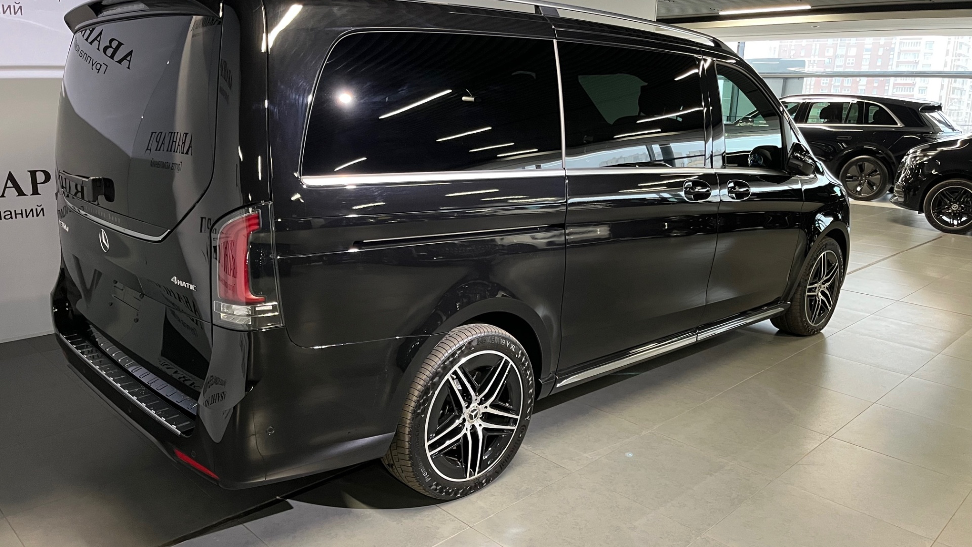 Mercedes-Benz комплектация EXCLUSIVE / L 300 d двигатель 2 литра (237 л.с.) Черный