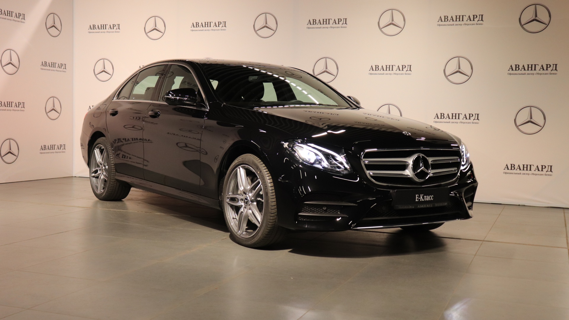 Mercedes-Benz E 200 4MATIC комплектация Sport двигатель 2 литра (197 л.с.) Черный