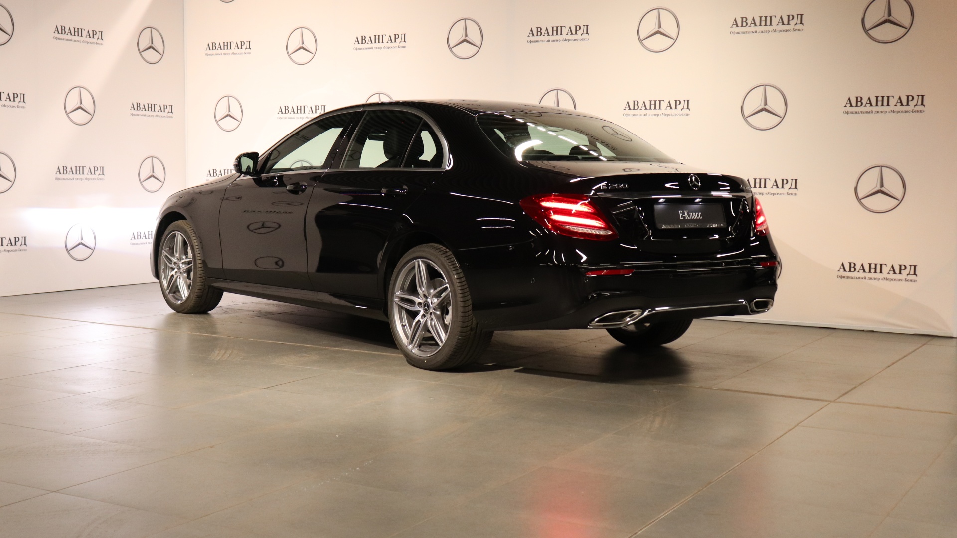 Mercedes-Benz E 200 4MATIC комплектация Sport двигатель 2 литра (197 л.с.) Черный