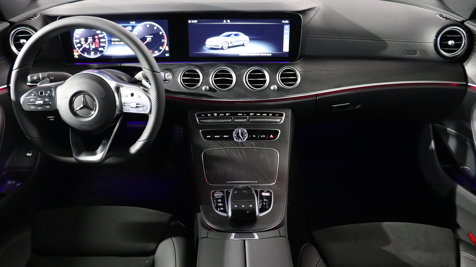 Mercedes-Benz E 200 4MATIC комплектация Sport двигатель 2 литра (197 л.с.) Черный