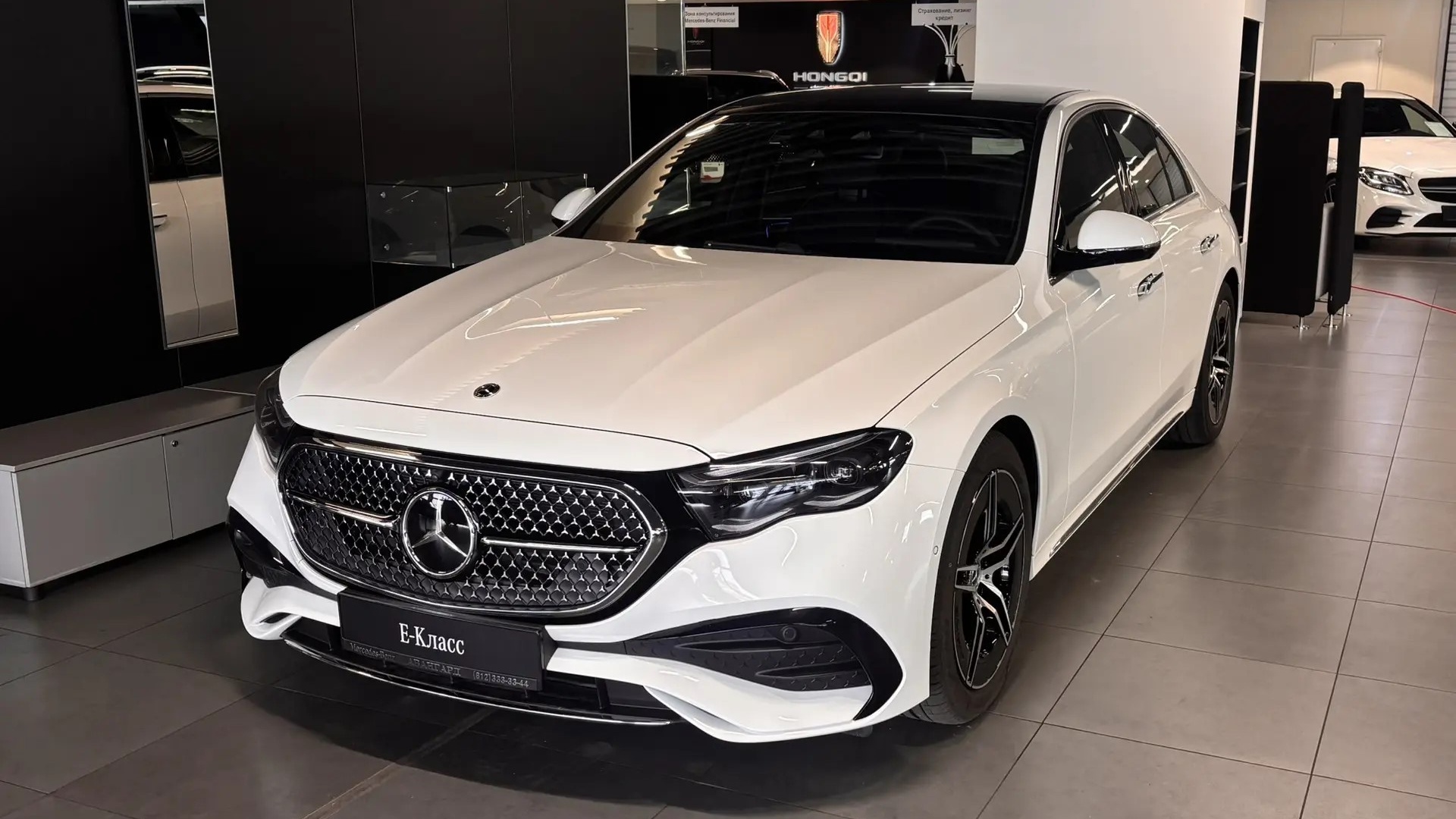 Mercedes-Benz E300 4MATIC комплектация Sport Plus двигатель 2 литра (258 л.с.) Белый
