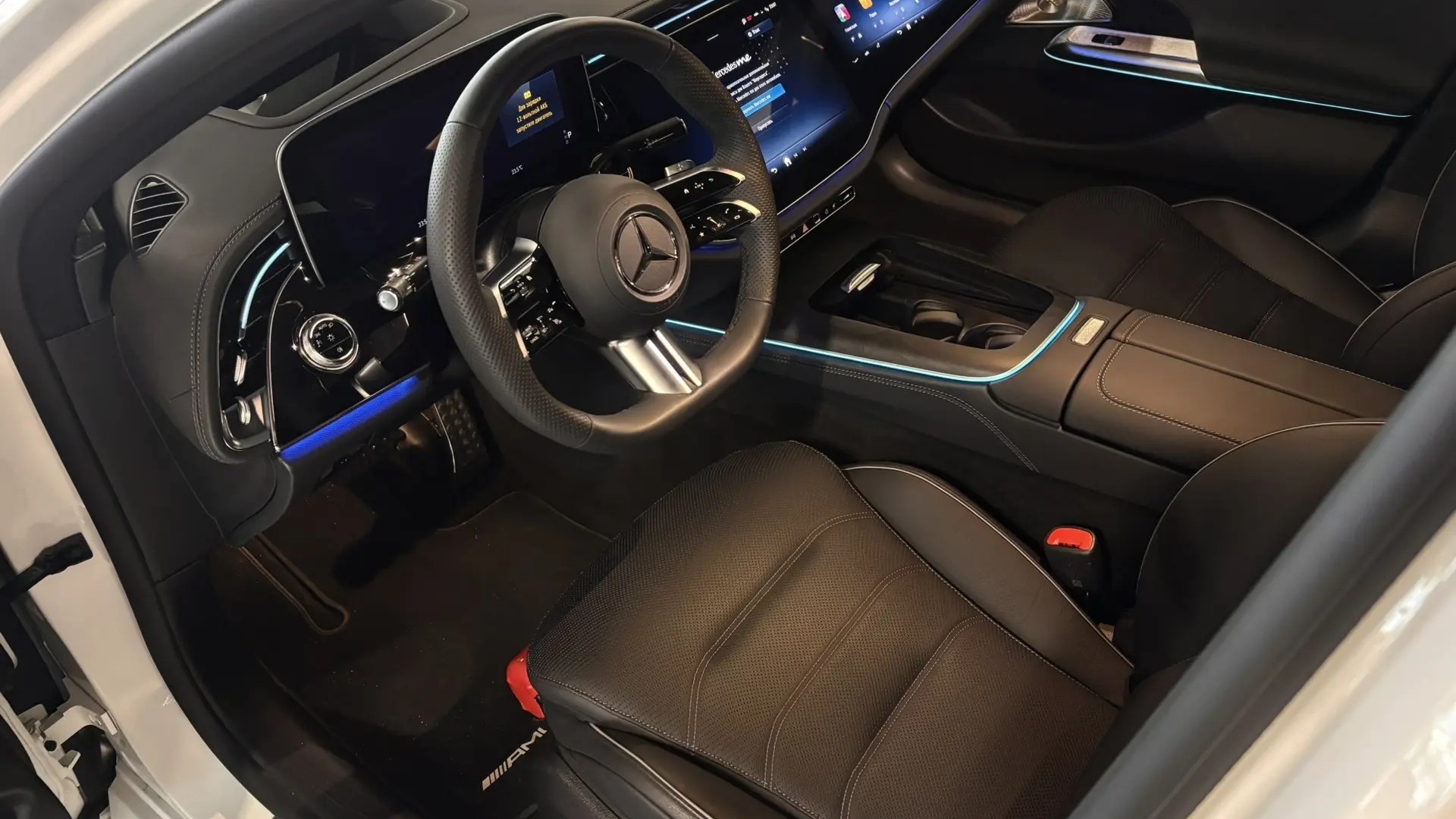 Mercedes-Benz E300 4MATIC комплектация Sport Plus двигатель 2 литра (258 л.с.) Белый