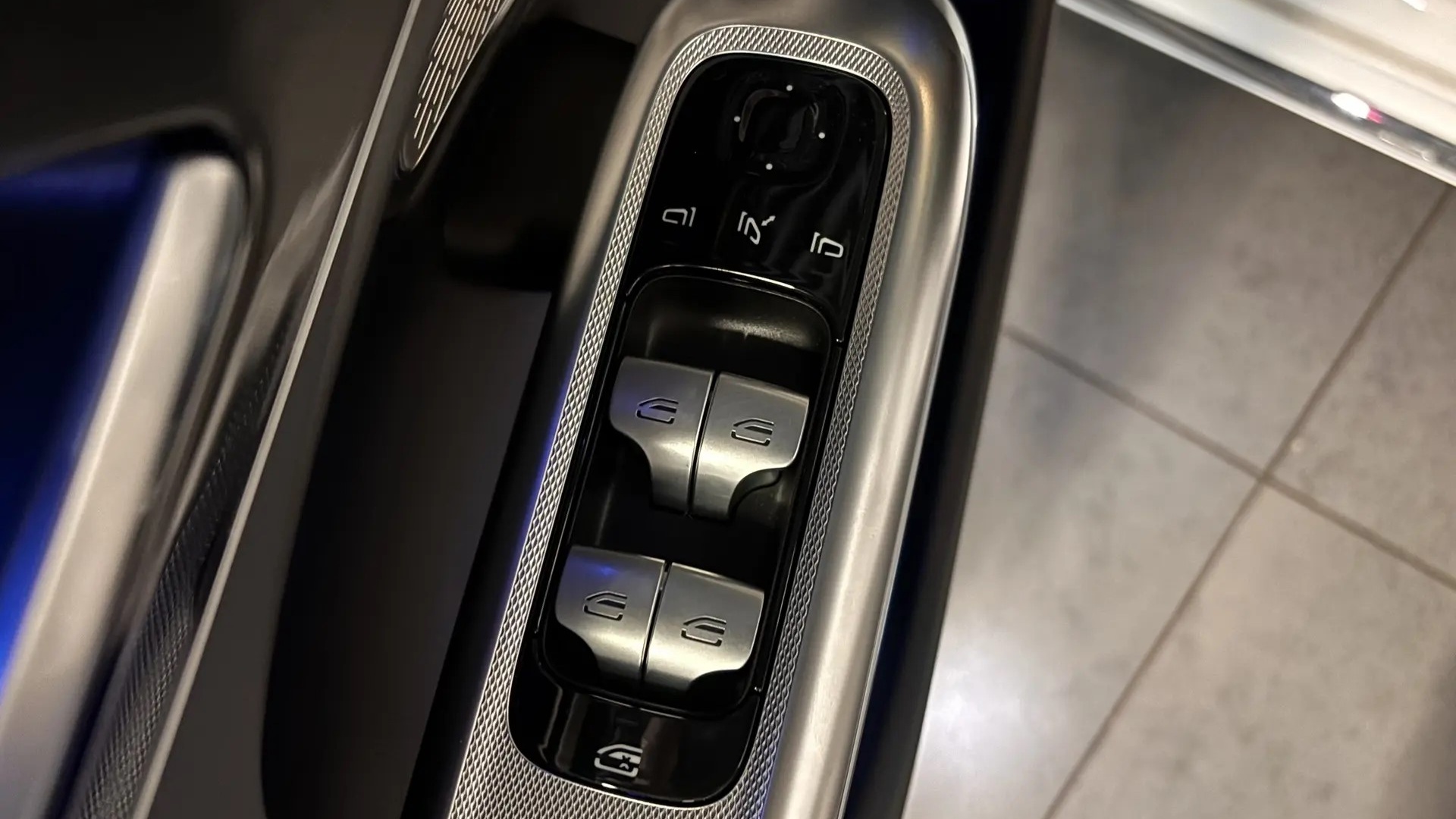 Mercedes-Benz E300 4MATIC комплектация Sport Plus двигатель 2 литра (258 л.с.) Белый