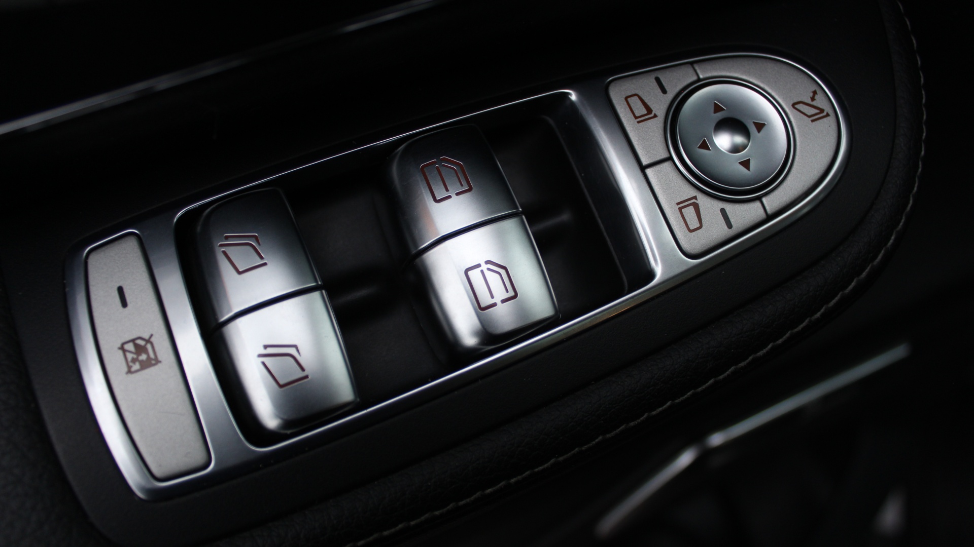 Mercedes-Benz комплектация Business двигатель 2.1 литра (190 л.с.) Черный
