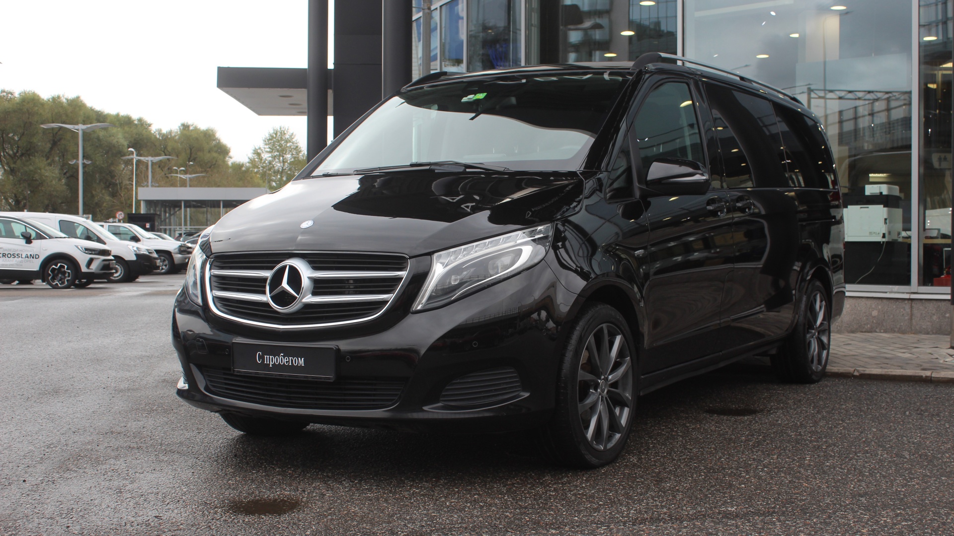 Mercedes-Benz комплектация Business двигатель 2.1 литра (190 л.с.) Черный
