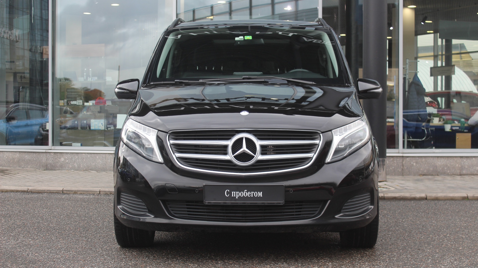 Mercedes-Benz комплектация Business двигатель 2.1 литра (190 л.с.) Черный